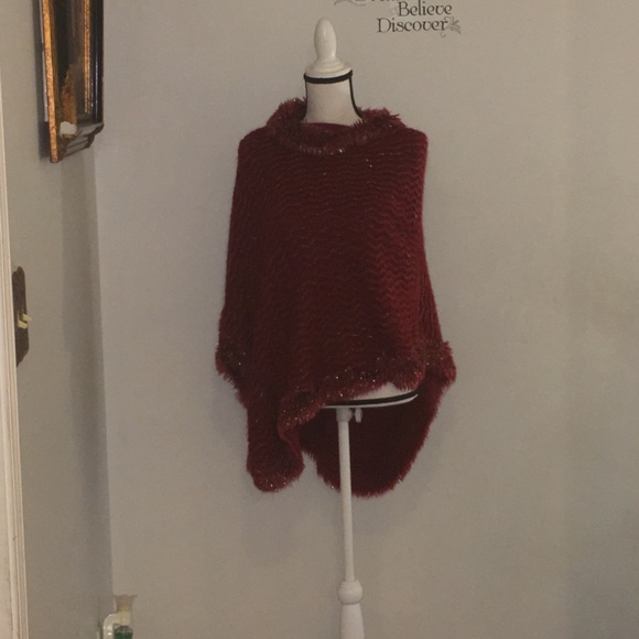 Sweaters - 🅿️ Beautiful Red Shawl, subtle hint of gold🅿️